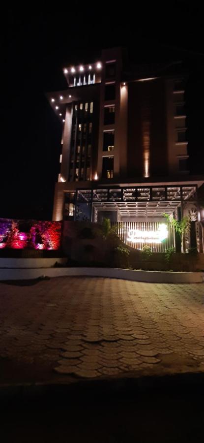 The Pinnacle Inn Sarnath Bénarès Extérieur photo