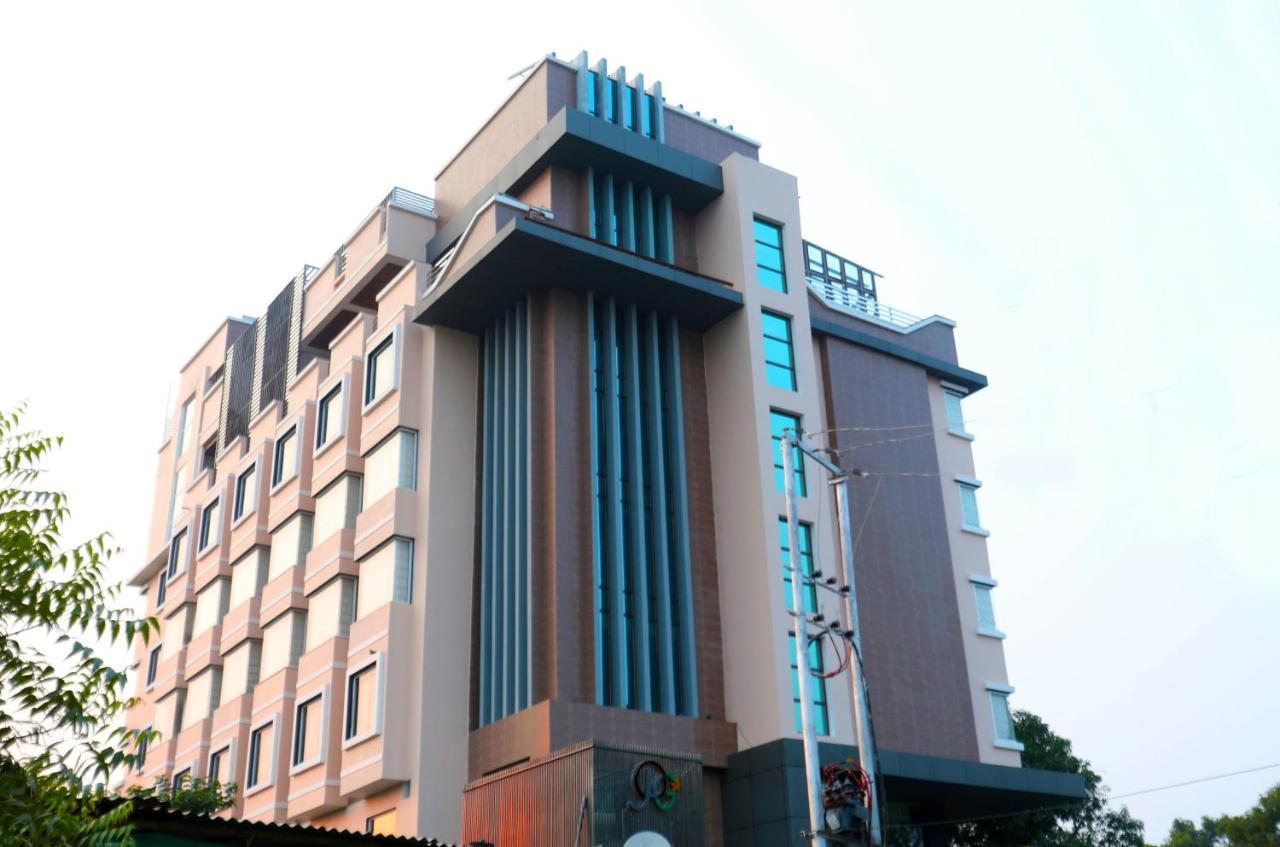 The Pinnacle Inn Sarnath Bénarès Extérieur photo